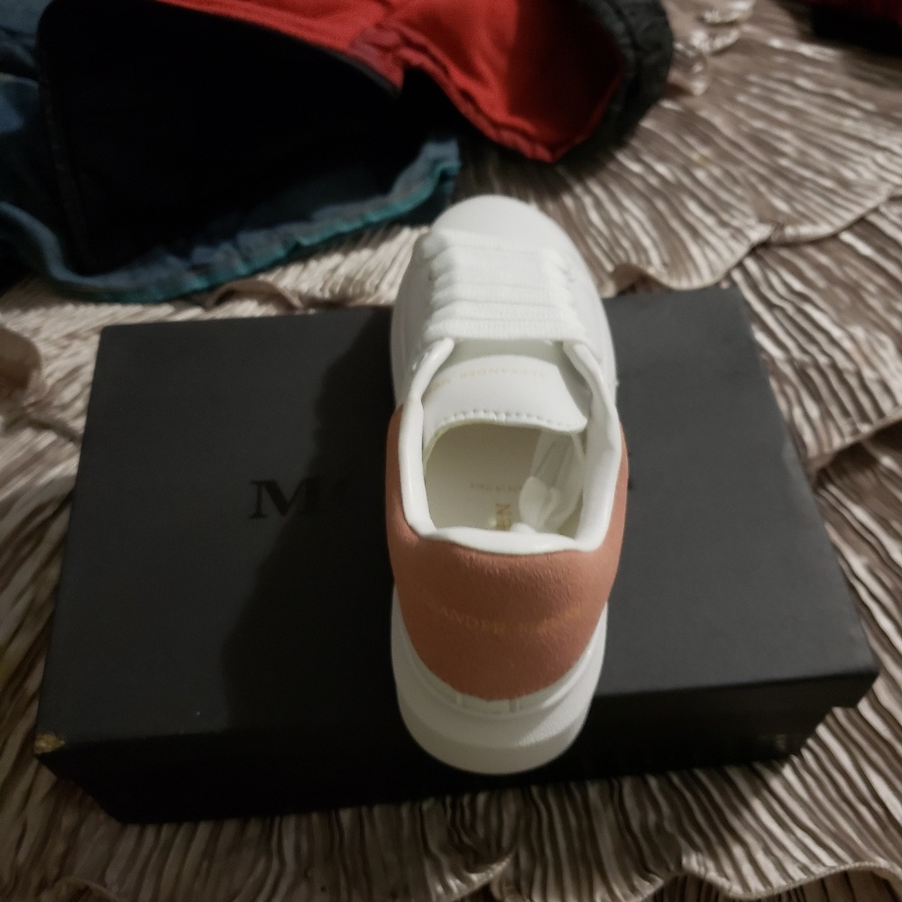 Shoes - Picture 2 of 4